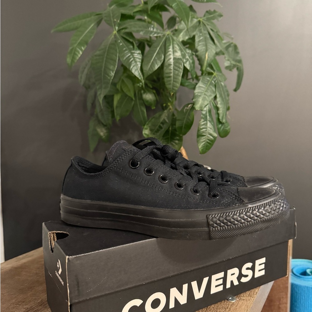 Converse Women's Black Sneakers
